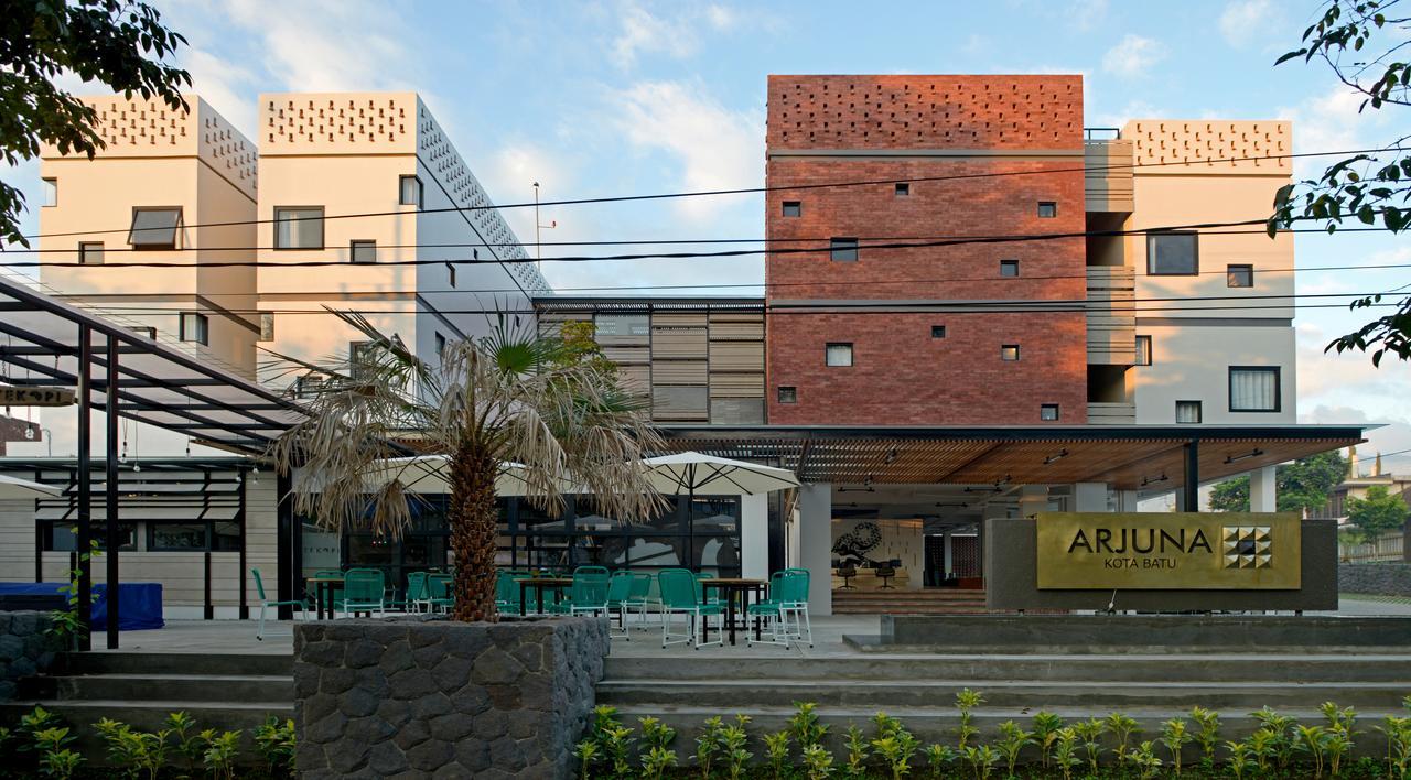 Arjuna Hotel Batu City Екстер'єр фото